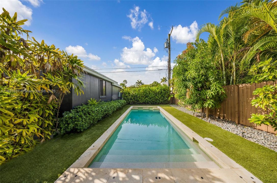 Vendido Recientemente: $2,150,000 (4 camas, 4 baños, 2580 Pies cuadrados)