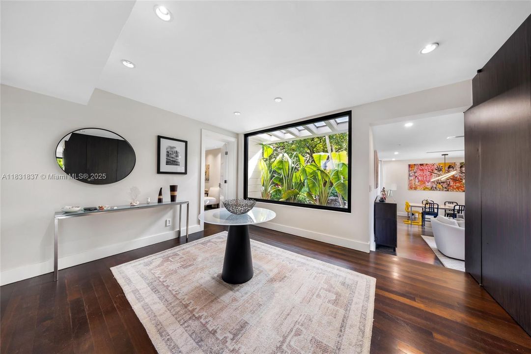 Vendido Recientemente: $2,150,000 (4 camas, 4 baños, 2580 Pies cuadrados)