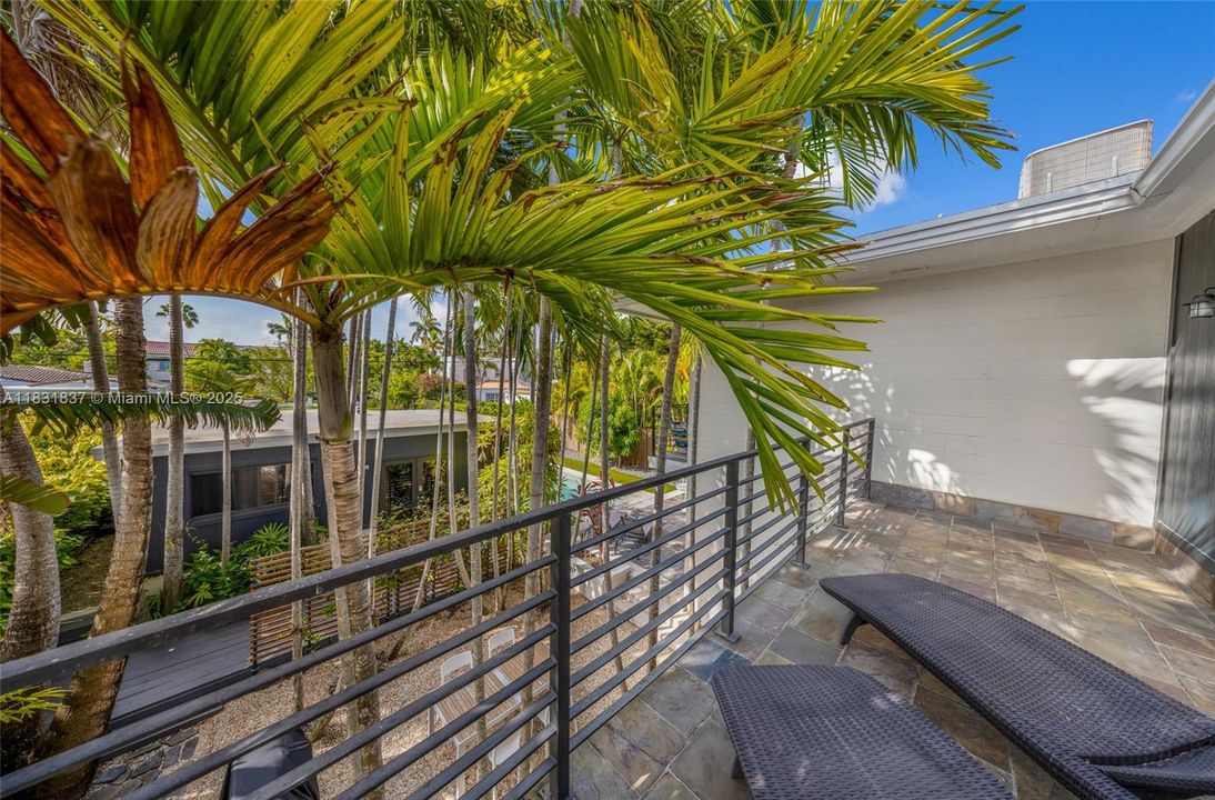 Vendido Recientemente: $2,150,000 (4 camas, 4 baños, 2580 Pies cuadrados)