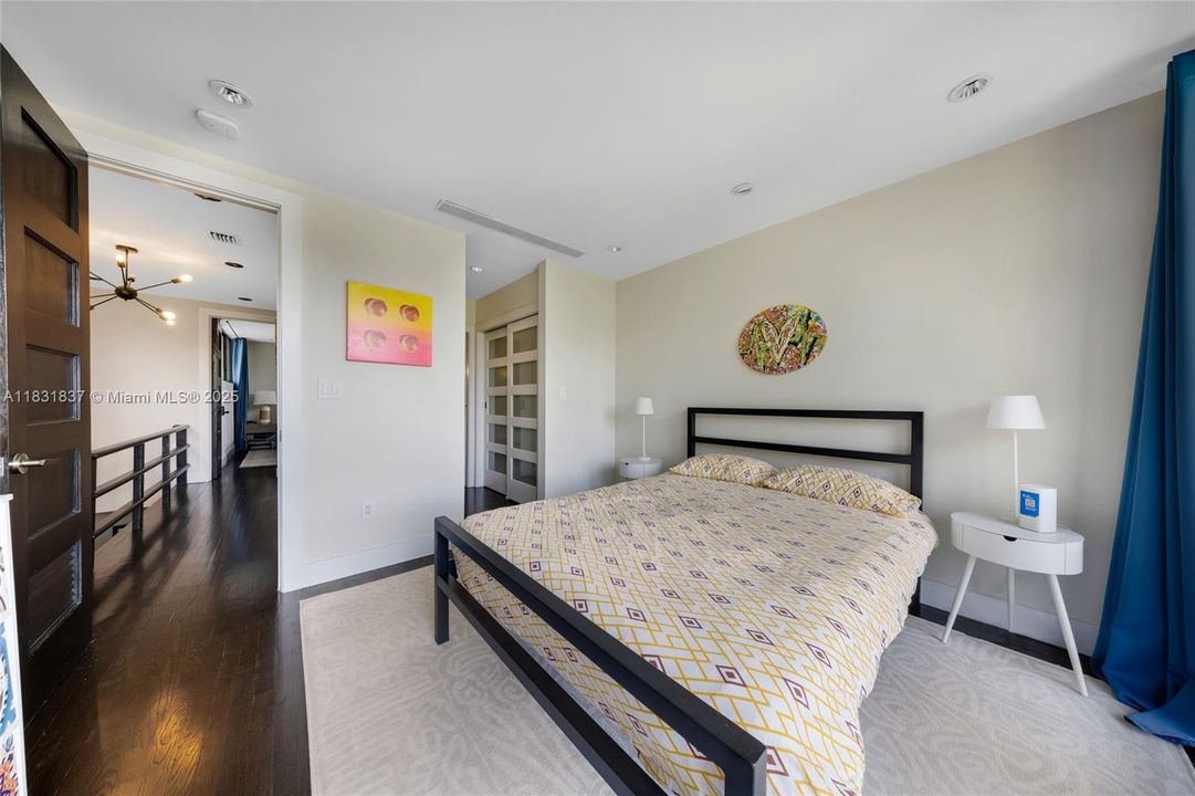 Vendido Recientemente: $2,150,000 (4 camas, 4 baños, 2580 Pies cuadrados)