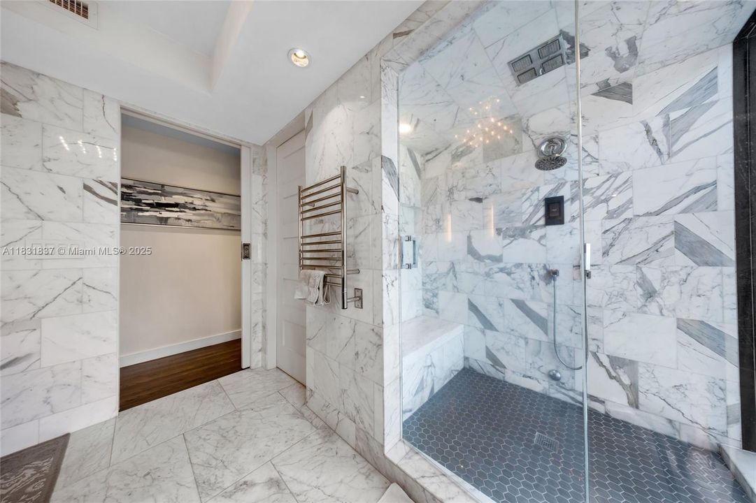 Vendido Recientemente: $2,150,000 (4 camas, 4 baños, 2580 Pies cuadrados)