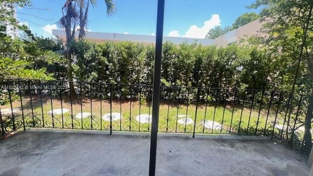 Vendido Recientemente: $439,000 (2 camas, 2 baños, 1134 Pies cuadrados)