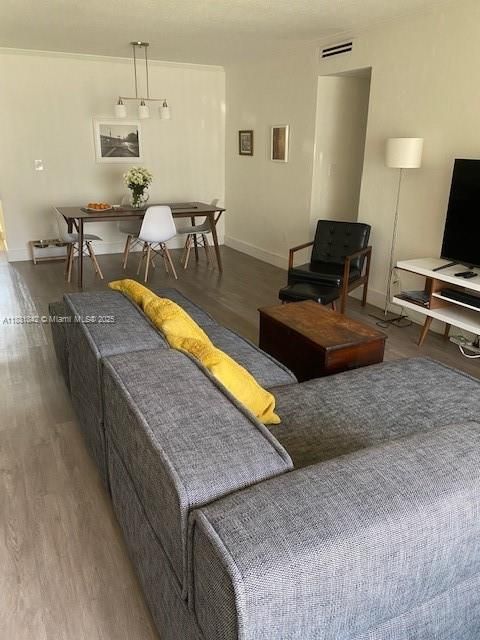 Vendido Recientemente: $439,000 (2 camas, 2 baños, 1134 Pies cuadrados)