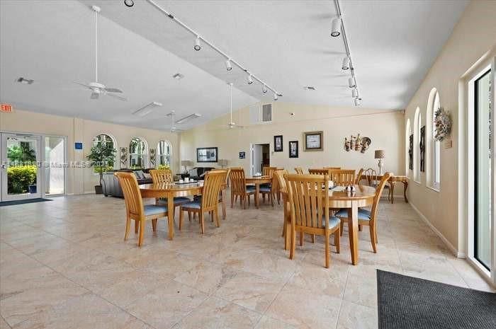 For Sale: $209,800 (2 beds, 2 baths, 1018 Square Feet)