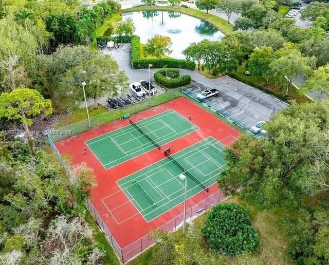 For Sale: $209,800 (2 beds, 2 baths, 1018 Square Feet)