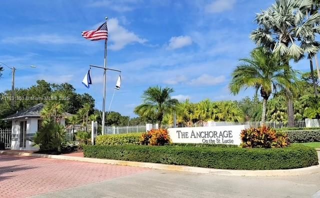 For Sale: $209,800 (2 beds, 2 baths, 1018 Square Feet)