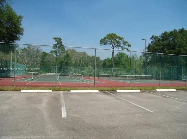 For Sale: $209,800 (2 beds, 2 baths, 1018 Square Feet)