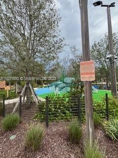 For Sale: $209,800 (2 beds, 2 baths, 1018 Square Feet)