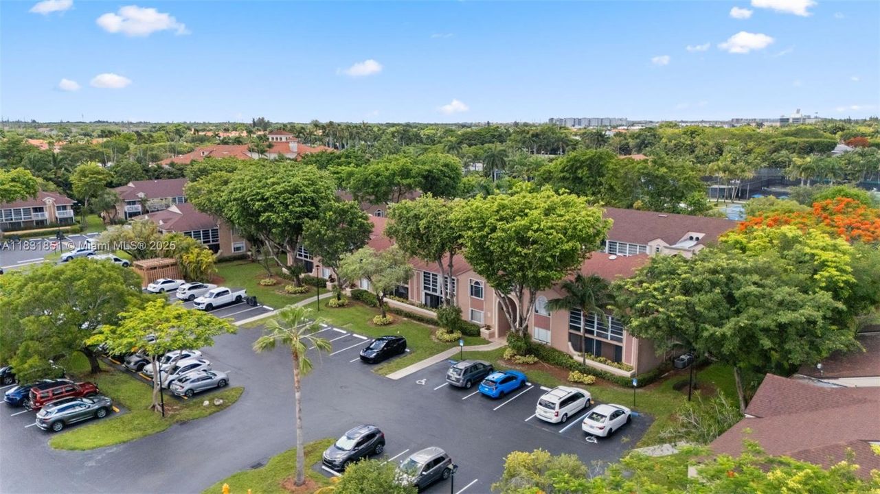 Active With Contract: $345,000 (2 beds, 2 baths, 926 Square Feet)