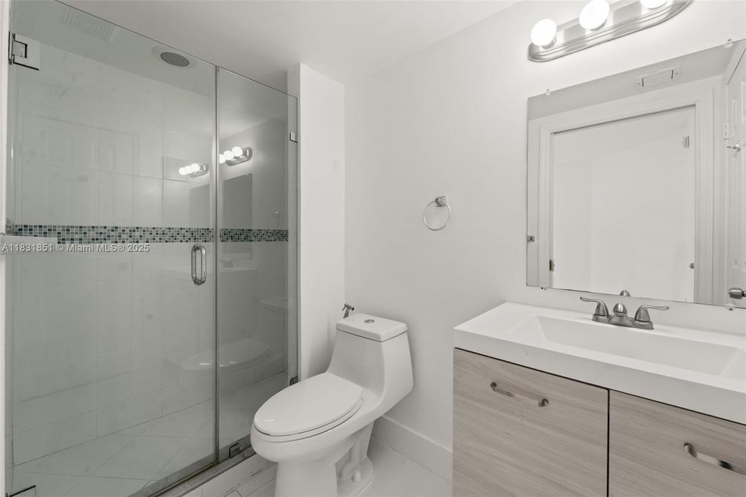 Active With Contract: $345,000 (2 beds, 2 baths, 926 Square Feet)