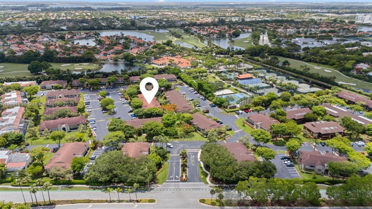 Active With Contract: $345,000 (2 beds, 2 baths, 926 Square Feet)