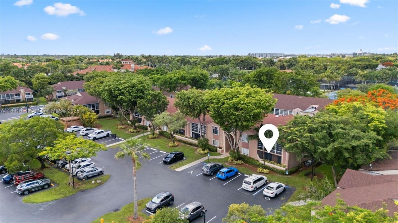 Active With Contract: $345,000 (2 beds, 2 baths, 926 Square Feet)