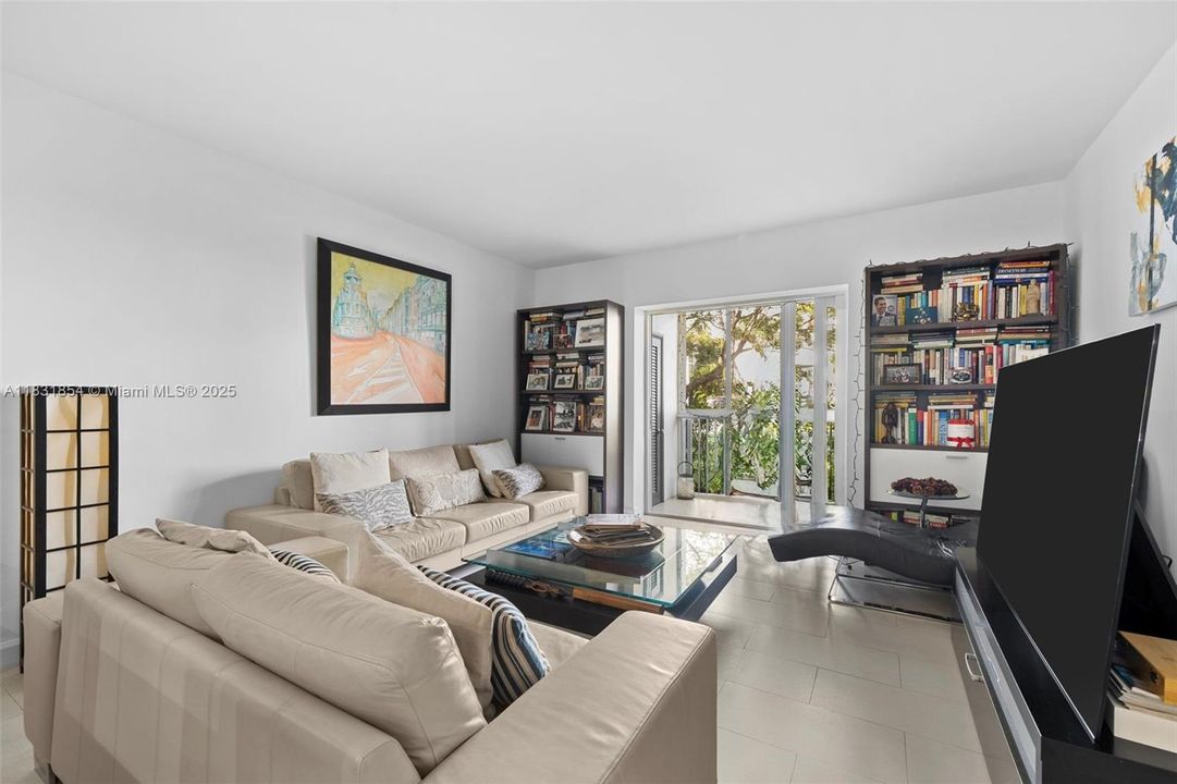 For Sale: $740,000 (3 beds, 2 baths, 1100 Square Feet)