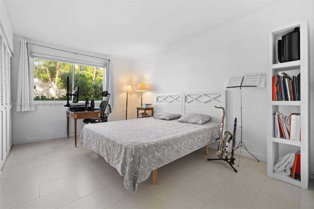 For Sale: $740,000 (3 beds, 2 baths, 1100 Square Feet)