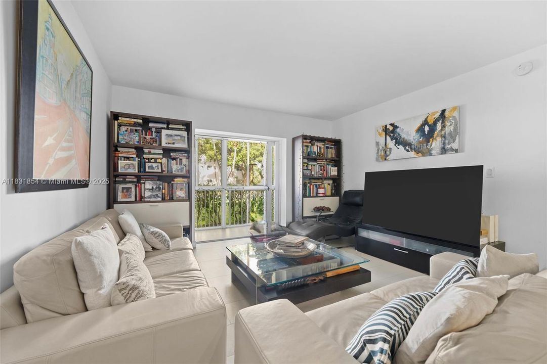 For Sale: $740,000 (3 beds, 2 baths, 1100 Square Feet)