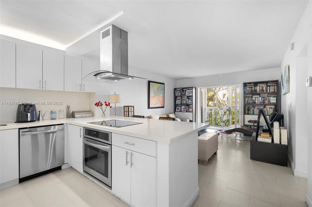 For Sale: $740,000 (3 beds, 2 baths, 1100 Square Feet)