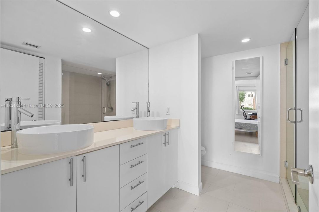 For Sale: $740,000 (3 beds, 2 baths, 1100 Square Feet)