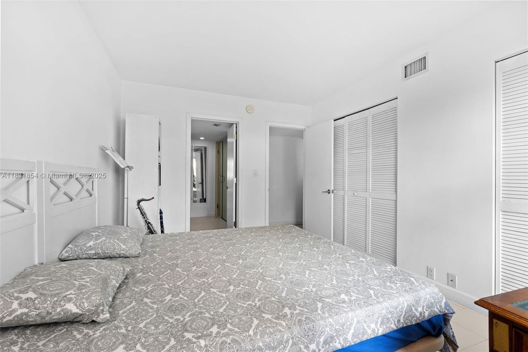 For Sale: $740,000 (3 beds, 2 baths, 1100 Square Feet)