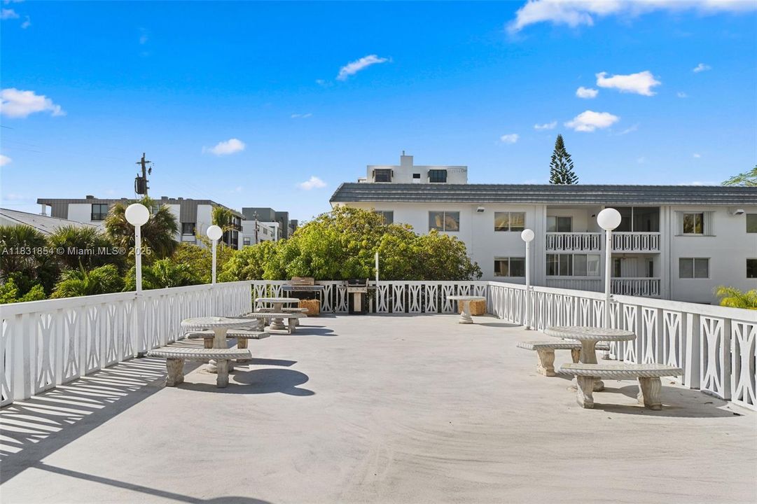 For Sale: $740,000 (3 beds, 2 baths, 1100 Square Feet)