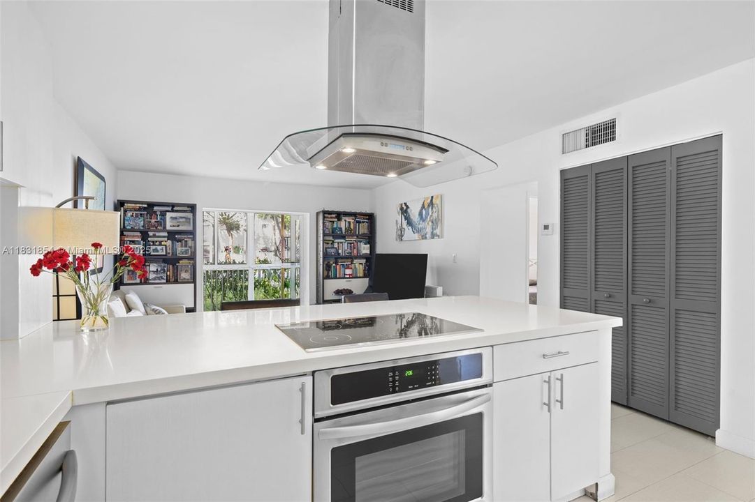 For Sale: $740,000 (3 beds, 2 baths, 1100 Square Feet)