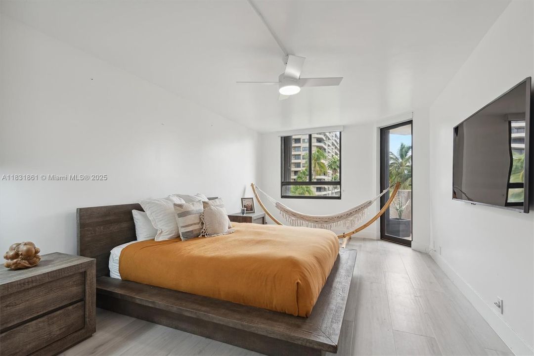 For Sale: $1,310,000 (2 beds, 2 baths, 1715 Square Feet)