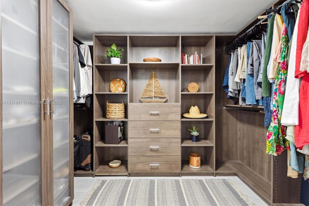 For Sale: $1,310,000 (2 beds, 2 baths, 1715 Square Feet)