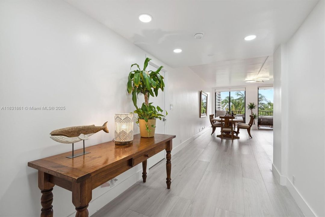 For Sale: $1,310,000 (2 beds, 2 baths, 1715 Square Feet)