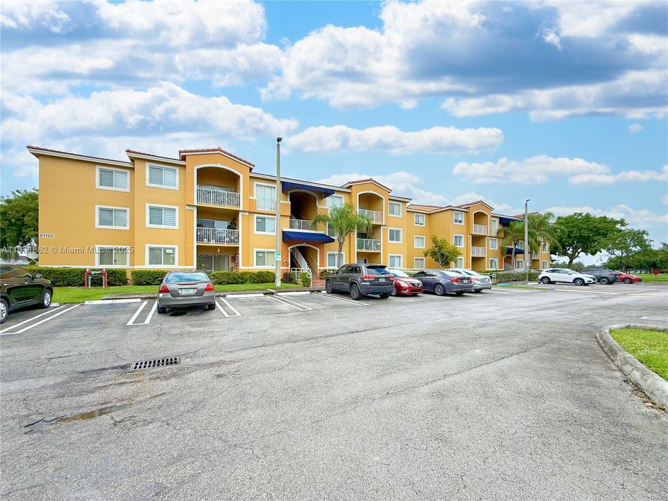 На продажу: $305,000 (2 спален, 2 ванн, 991 Квадратных фут)