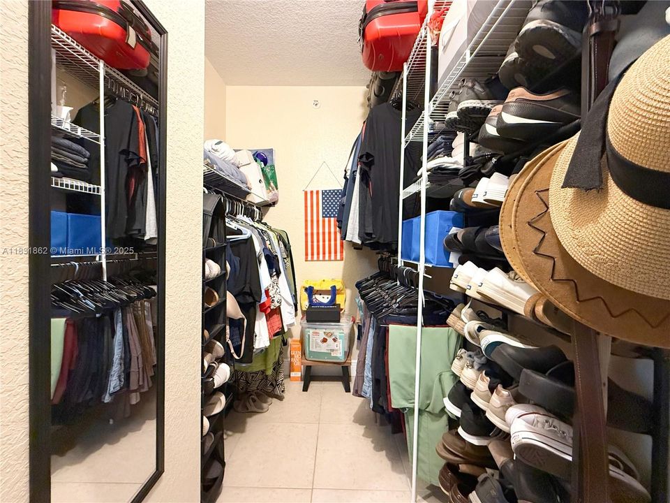 На продажу: $305,000 (2 спален, 2 ванн, 991 Квадратных фут)