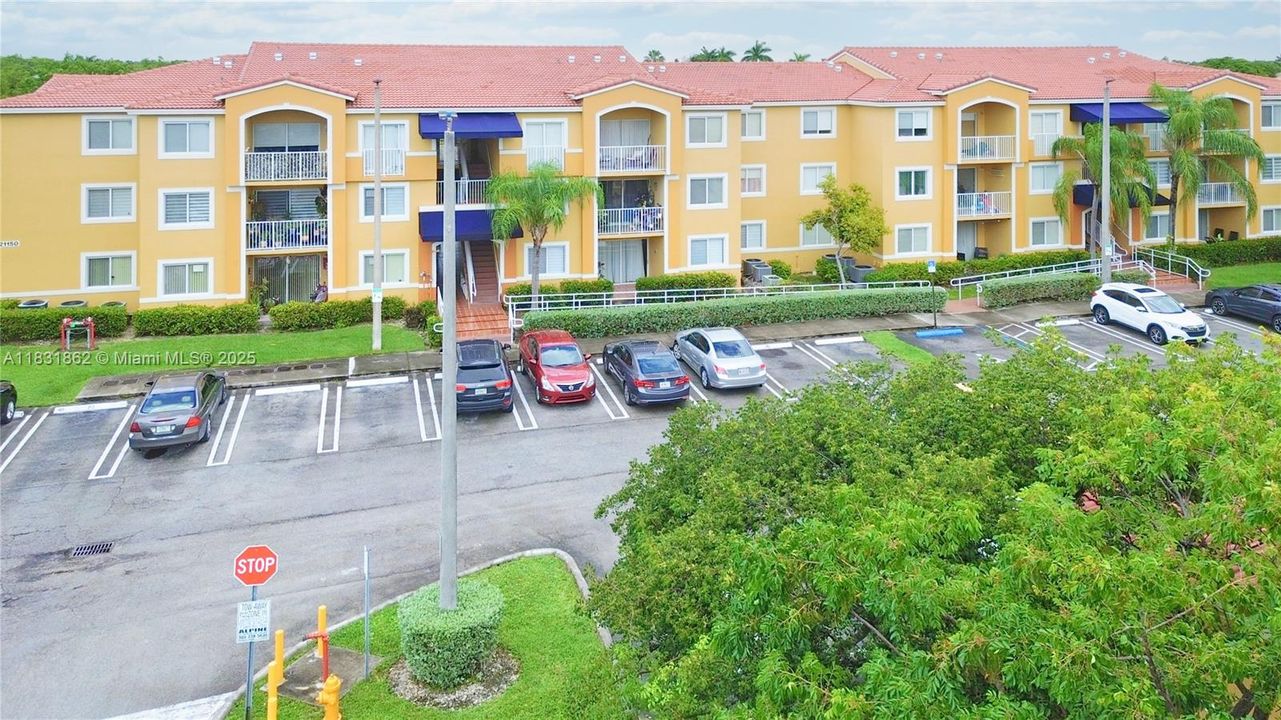 На продажу: $305,000 (2 спален, 2 ванн, 991 Квадратных фут)