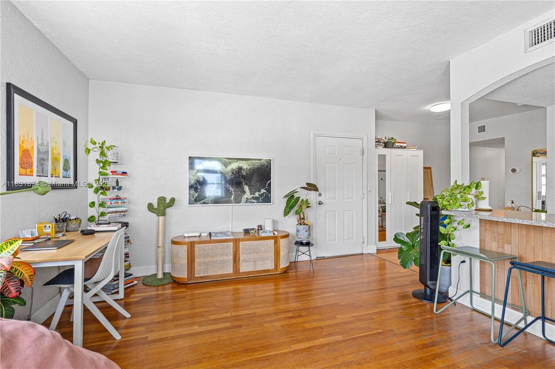 Недавно продано: $425,000 (2 спален, 2 ванн, 900 Квадратных фут)