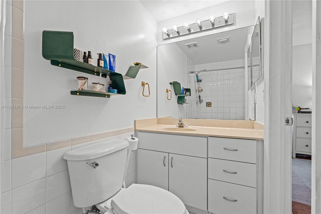 Недавно продано: $425,000 (2 спален, 2 ванн, 900 Квадратных фут)