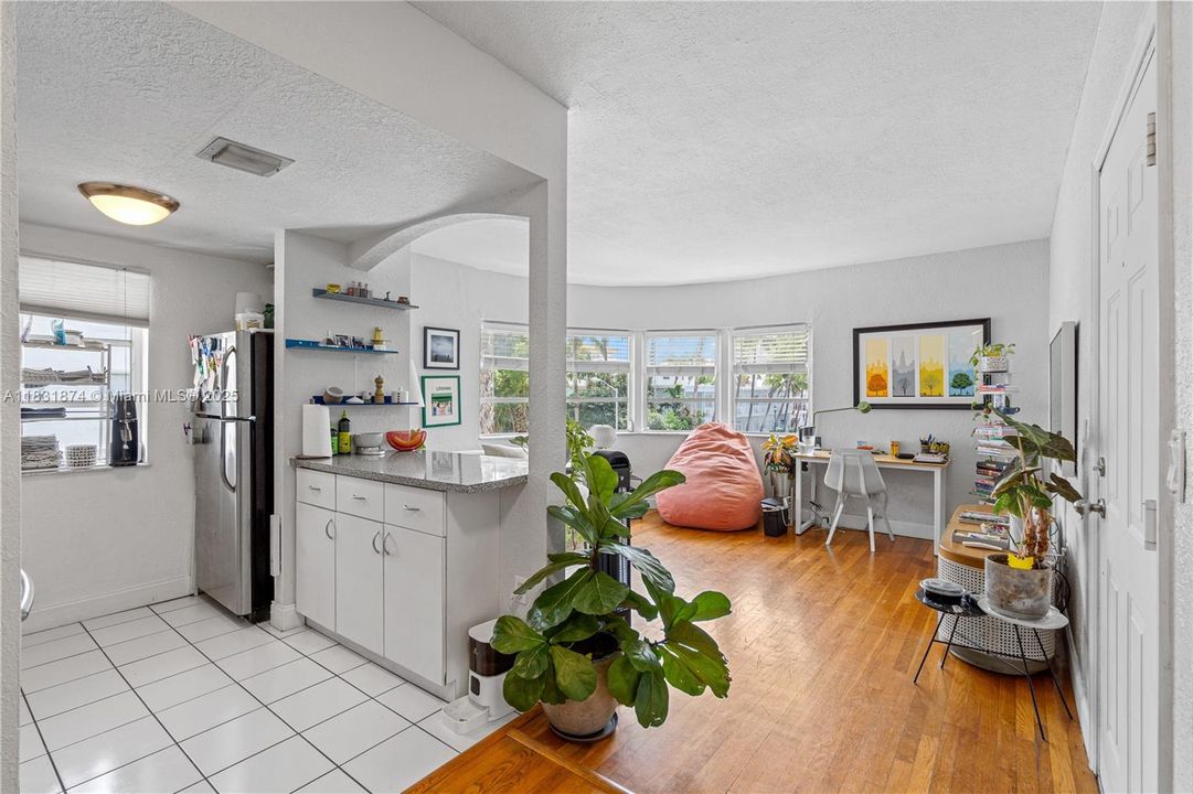 Недавно продано: $425,000 (2 спален, 2 ванн, 900 Квадратных фут)