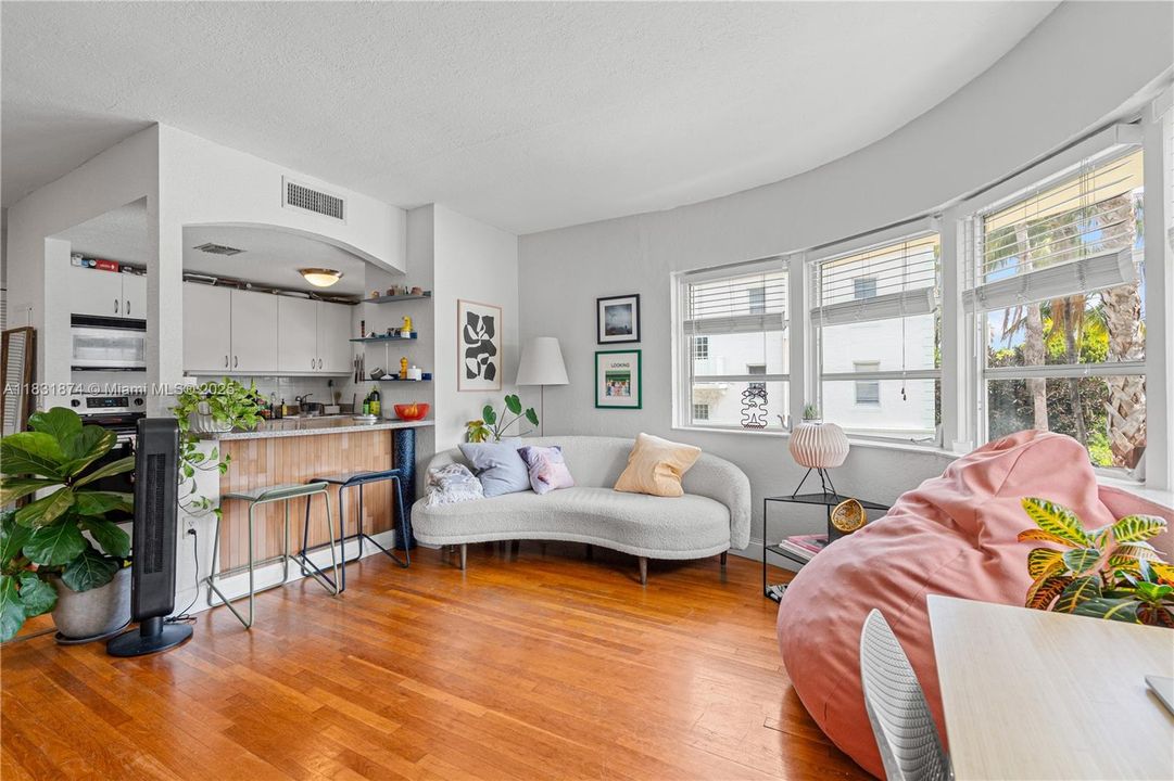 Недавно продано: $425,000 (2 спален, 2 ванн, 900 Квадратных фут)