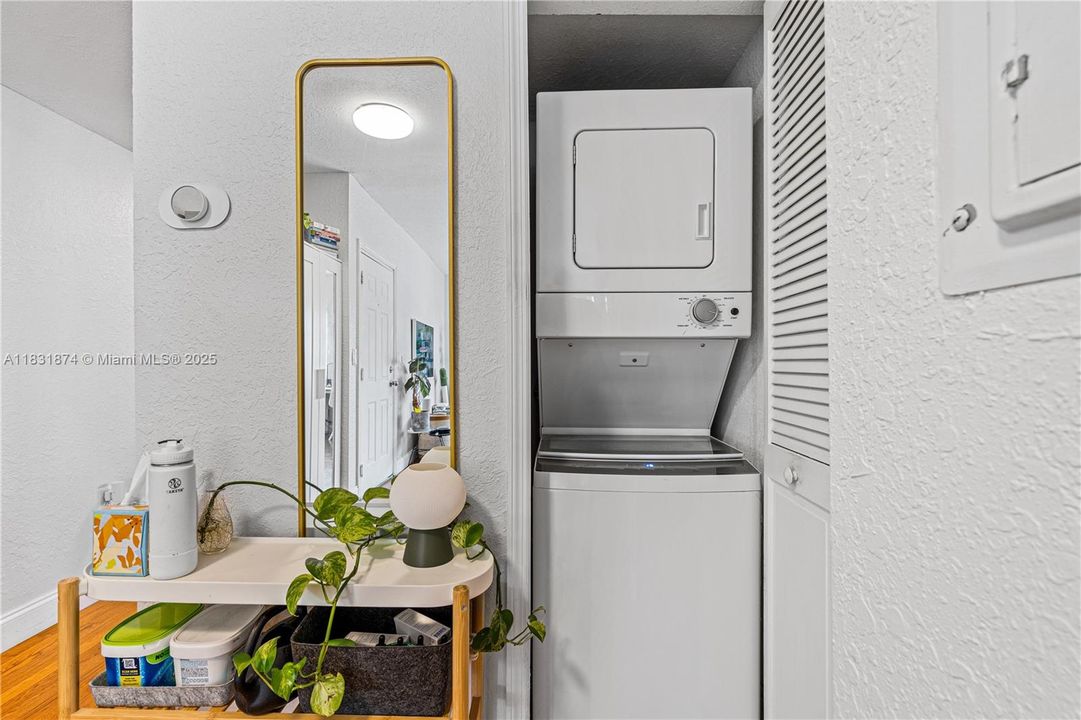 Недавно продано: $425,000 (2 спален, 2 ванн, 900 Квадратных фут)