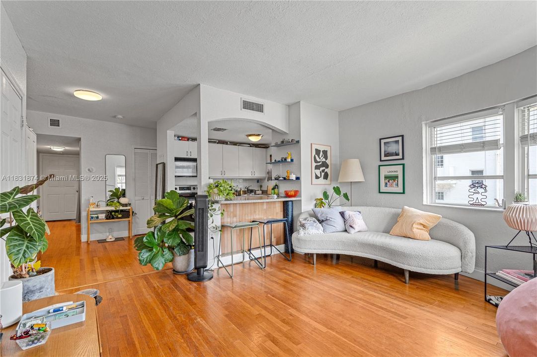 Недавно продано: $425,000 (2 спален, 2 ванн, 900 Квадратных фут)