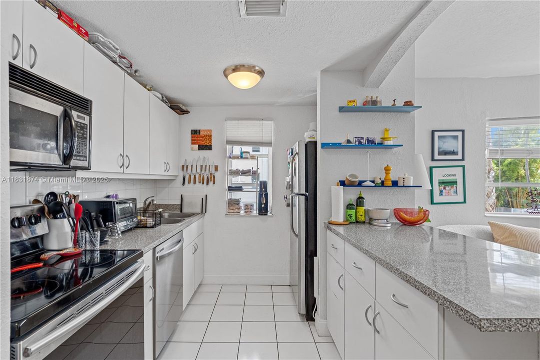 Недавно продано: $425,000 (2 спален, 2 ванн, 900 Квадратных фут)