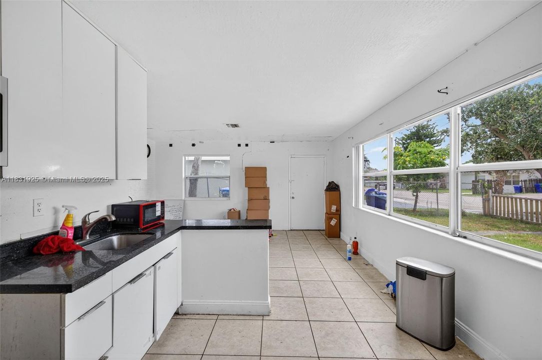 На продажу: $375,000 (4 спален, 3 ванн, 1112 Квадратных фут)