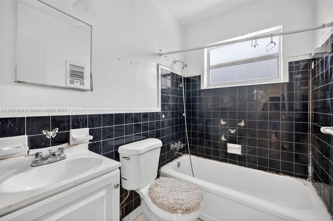 На продажу: $375,000 (4 спален, 3 ванн, 1112 Квадратных фут)