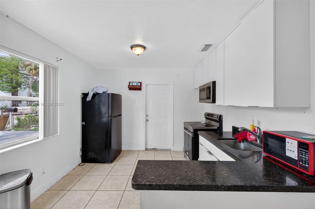 На продажу: $375,000 (4 спален, 3 ванн, 1112 Квадратных фут)