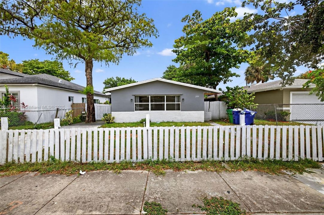 На продажу: $375,000 (4 спален, 3 ванн, 1112 Квадратных фут)