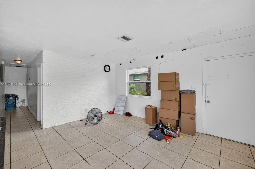 На продажу: $375,000 (4 спален, 3 ванн, 1112 Квадратных фут)