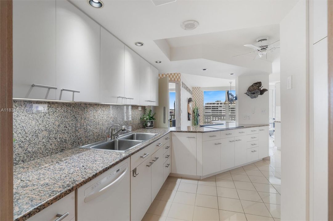 待售: $2,500,000 (4 贝兹, 3 浴室, 3644 平方英尺)