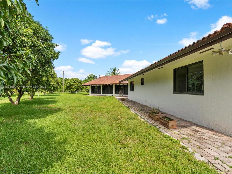 En Venta: $2,259,000 (4 camas, 2 baños, 4296 Pies cuadrados)