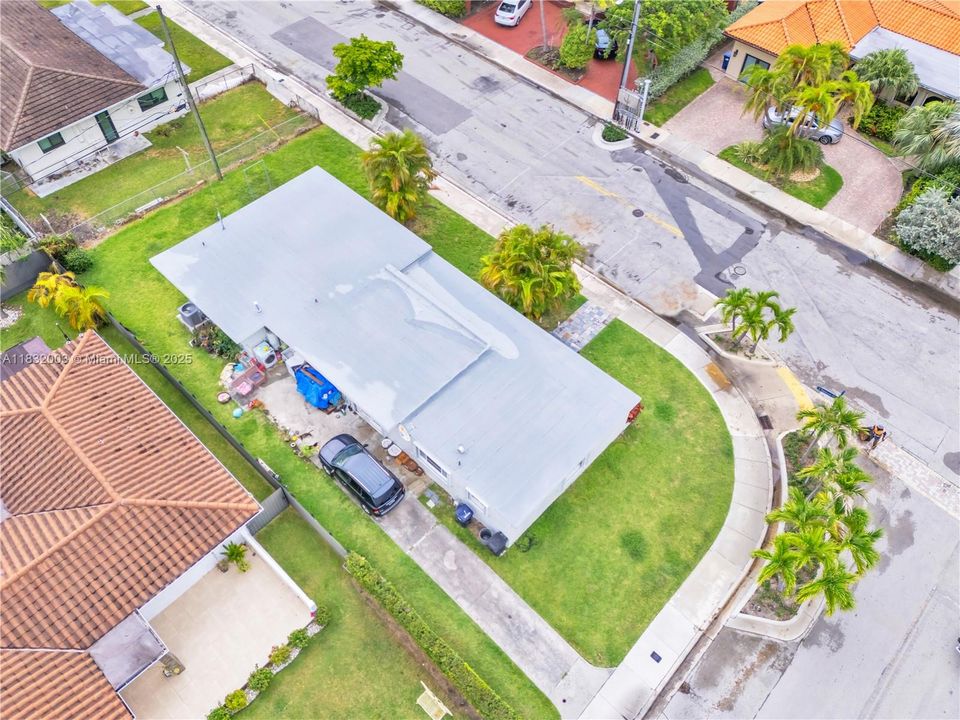 Recently Sold: $999,000 (3 beds, 2 baths, 1976 Square Feet)