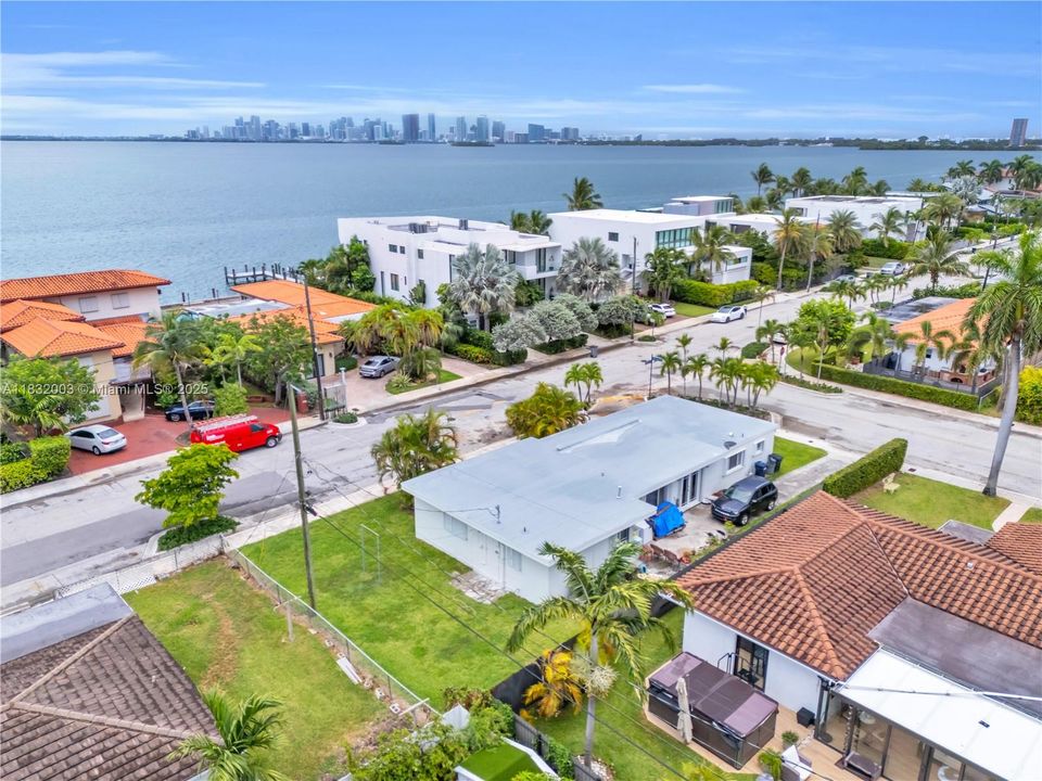 Recently Sold: $999,000 (3 beds, 2 baths, 1976 Square Feet)