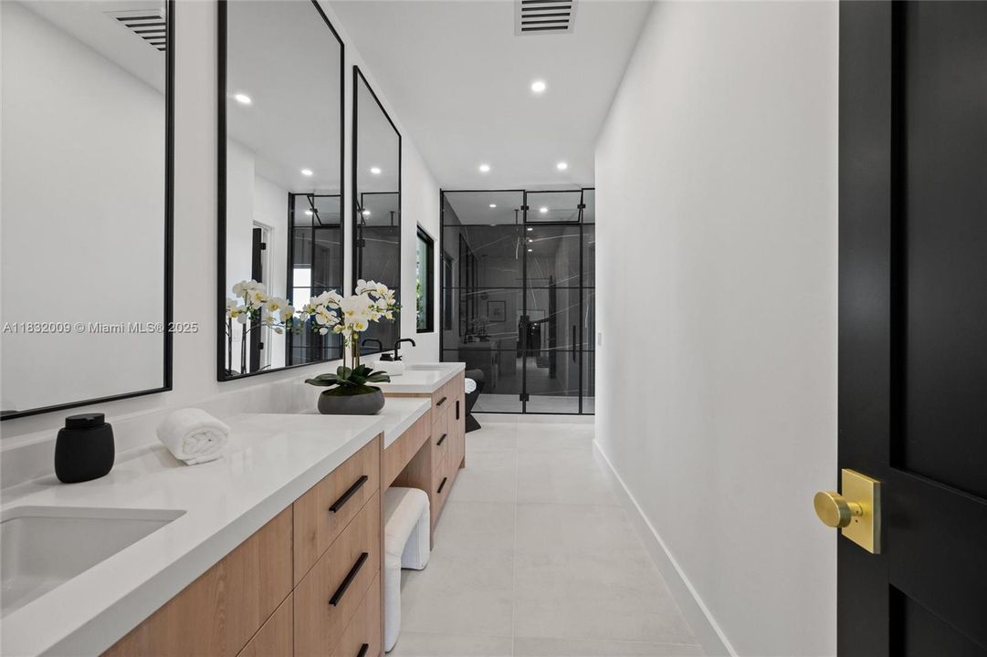 For Sale: $3,575,000 (4 beds, 4 baths, 4059 Square Feet)