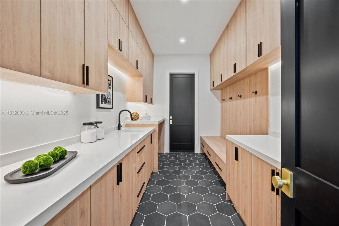 For Sale: $3,575,000 (4 beds, 4 baths, 4059 Square Feet)