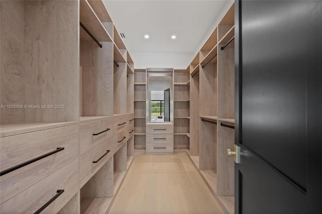 For Sale: $3,575,000 (4 beds, 4 baths, 4059 Square Feet)