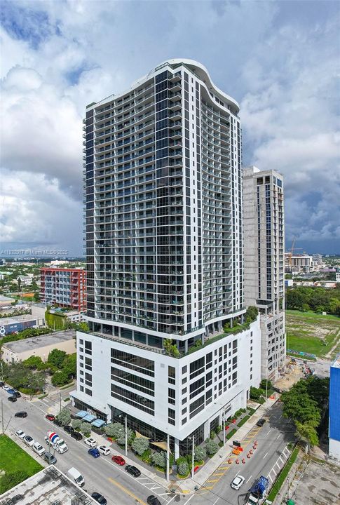 For Sale: $590,000 (2 beds, 2 baths, 882 Square Feet)